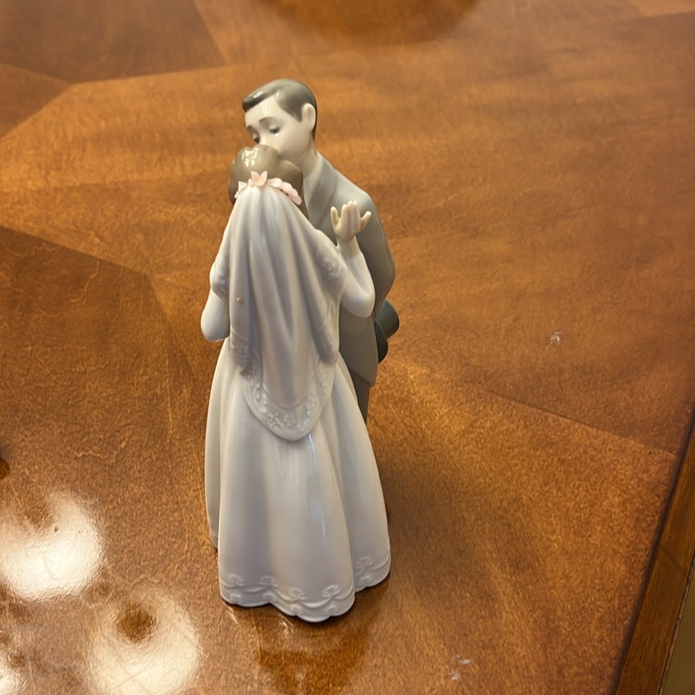 Lladro Elegant Wedding -Lladro - Picture 6 of 7